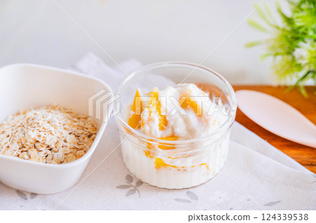 Mango yogurt and oatmeal Mango yogurt and oatmeal 124339538