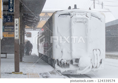 Kiha 54 at Shiretoko Shari Station Kiha 54 at Shiretoko Shari Station 124339574