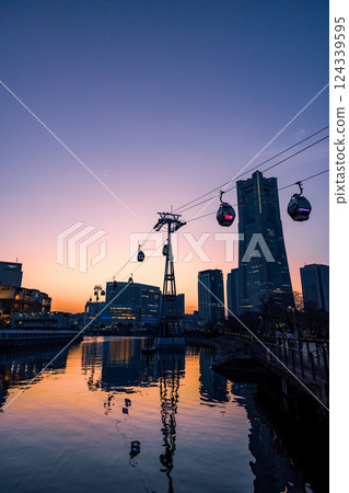Minato Mirai scenery in the evening 124339595