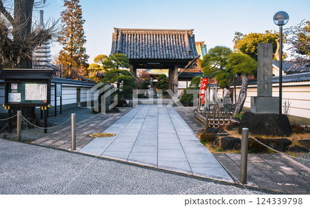 Large Wooden Sanmon Gate with Gabled Tiled Roof of Ryuge-ji Temple in Yokohama, Japan 124339798