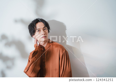 清爽男性肖像 124341251