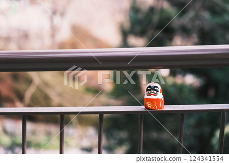 [Katsuo-ji Temple] A small and cute daruma figurine 124341554