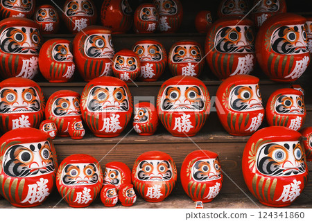 [Katsuoji Temple] Many winning daruma dolls 124341860