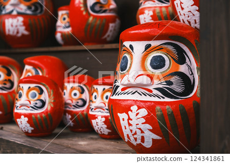 [Katsuoji Temple] Many winning daruma dolls 124341861