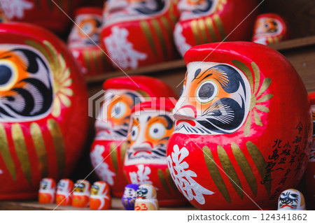 [Katsuoji Temple] Many winning daruma dolls 124341862