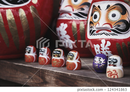 [Katsuoji Temple] Many winning daruma dolls 124341863