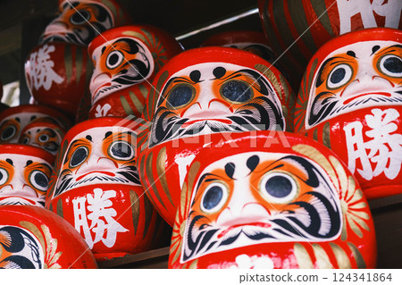 [Katsuoji Temple] Many winning daruma dolls 124341864