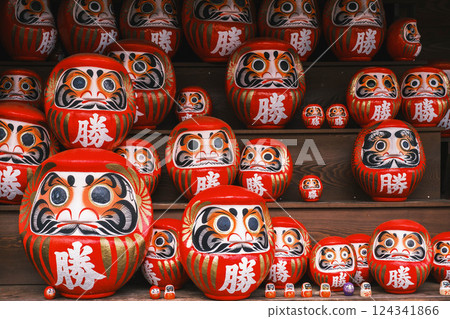 [Katsuoji Temple] Many winning daruma dolls 124341866