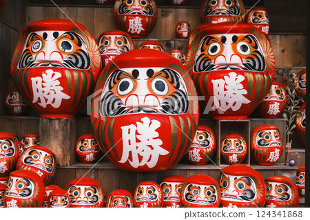 [Katsuoji Temple] Many winning daruma dolls 124341868