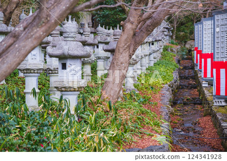 [勝尾寺] 很多燈籠 124341928