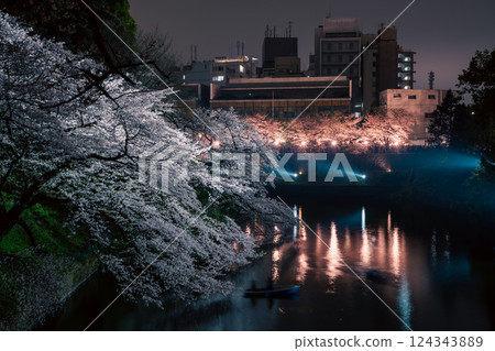 Cherry blossoms at Chidorigafuchi 124343889