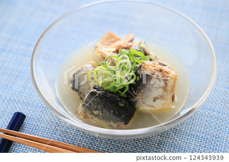 Easy to eat and delicious, boiled mackerel 124343939