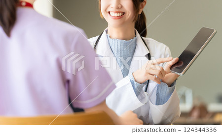 Two female medical staff members having a meeting 124344336