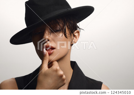 fashion portrait of Beautiful woman in hat. sexy lady 124345010