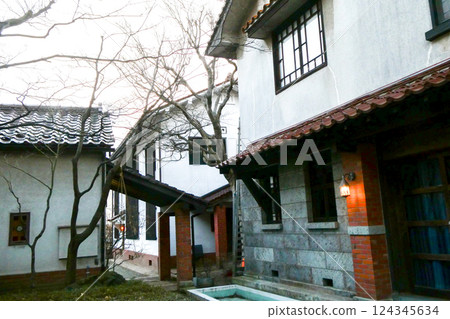 宮澤賢治,《無數訂單的餐廳》 最初由 Old house 出版 宮澤賢治,《無數訂單的餐廳》 最初由 Old house 出版 124345634