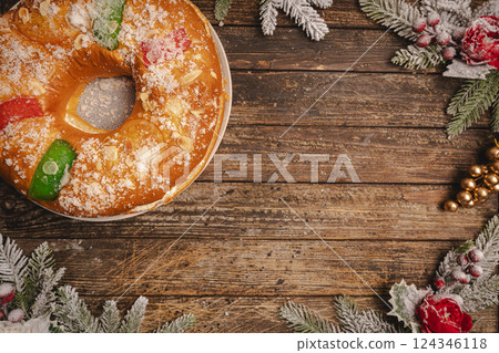 Roscon de reyes is a traditional Spanish Christmas pastry cake 124346118