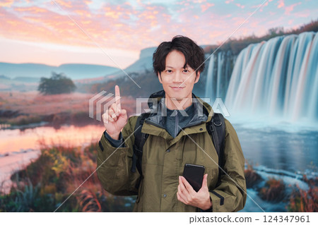 年輕人徒步/爬山 年輕人徒步/爬山 124347961