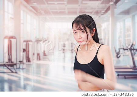 Young woman running in the gym 124348356