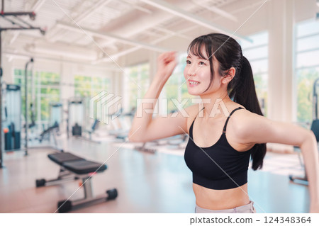 Young woman running in the gym 124348364