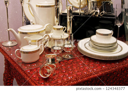 Festive table 124348377