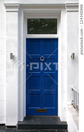 Blue door 124348906