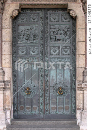 Ancient door 124349276