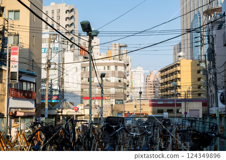 [Tokaido Main Line] Sunrise Seto and Izumo passing through Kamata Station early in the morning 124349896