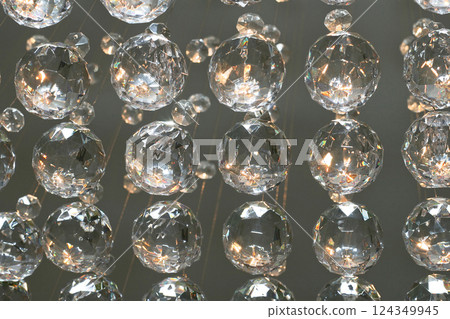 Chandelier 124349945