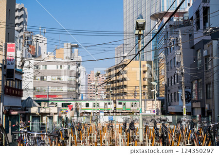 【東海道本線】清晨經過蒲田車站的本地火車 124350297