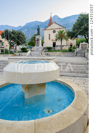 Makarska town, popular tourist seaside resort on the Adriatic sea coastline of Croatia Makarska town, popular tourist seaside resort on the Adriatic sea coastline of Croatia 124351037