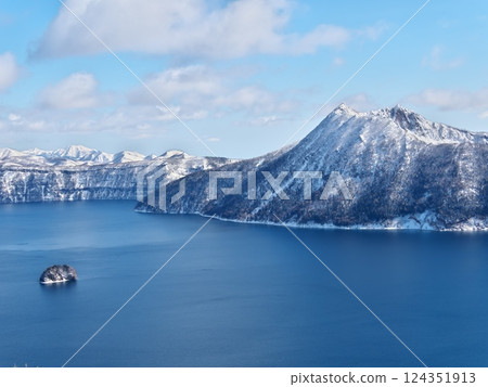 冬天的摩週湖 124351913