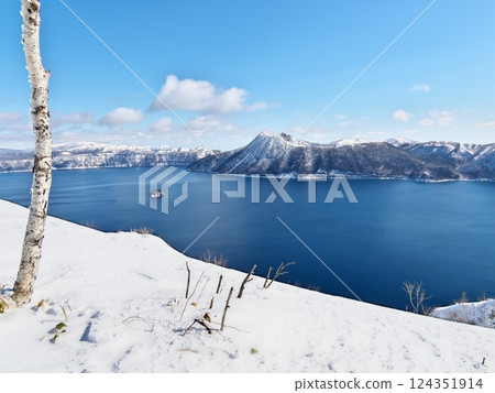 Lake Mashu in winter 124351914