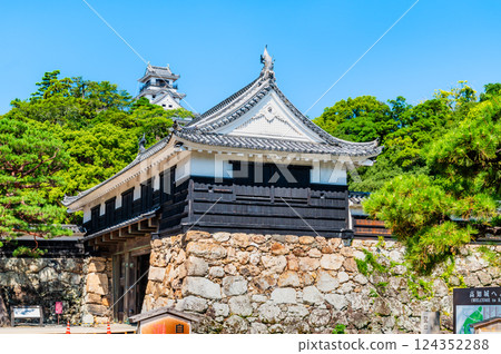 高知城：大手前門與天守閣 124352288