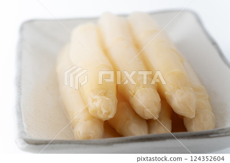 煮白蘆筍的特寫 124352604