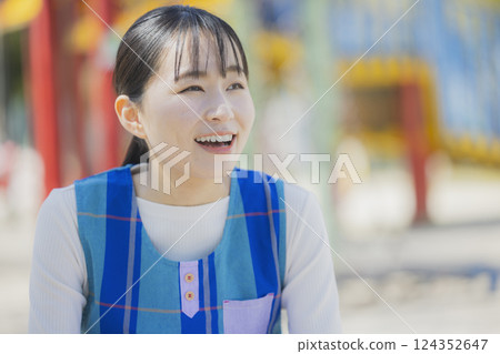 公園幼兒園老師 124352647