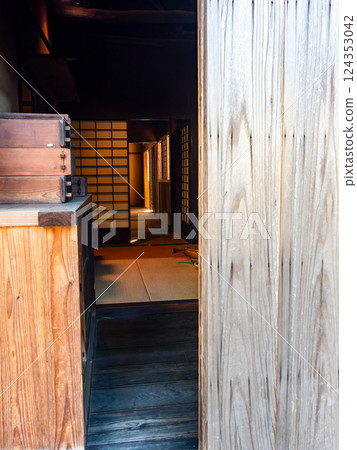傳統日本房屋:武士住宅的古雅景觀 傳統日本房屋:武士住宅的古雅景觀 124353042