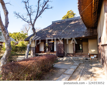 傳統日本房屋:武士住宅的古雅景觀 傳統日本房屋:武士住宅的古雅景觀 124353052