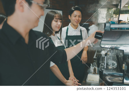 cafeteria, cafe, caffe 124353101