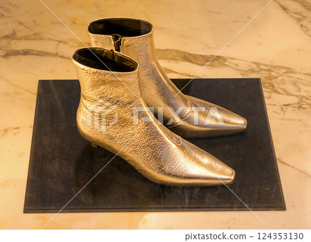 Gold female shoes Gold female shoes 124353130