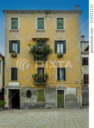 Old ancient Venice house Old ancient Venice house 124353131