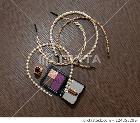 Hair bands make up Hair bands make up 124353299