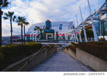 [Osaka Nanko] The port area at dusk 124353473