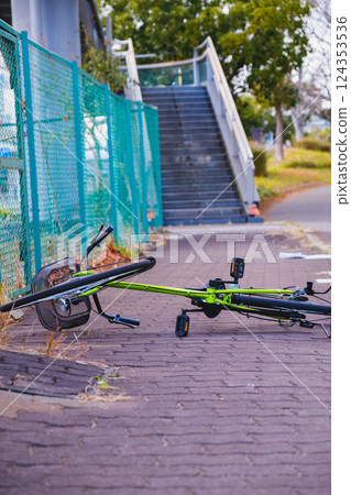 [大阪南港] 倒下的自行車 124353536