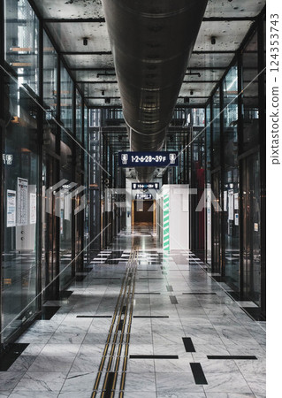 [大阪南港] 現代建築風景 124353743