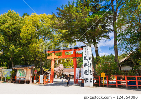 京都之春:上賀茂神社的第二鳥居 *照片拍攝於2015年 京都之春:上賀茂神社的第二鳥居 *照片拍攝於2015年 124354090