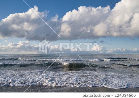 A spring day, waves and thick clouds 4 124354600