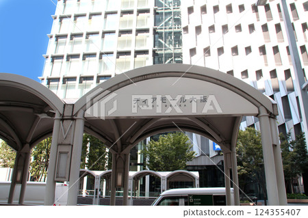 Diamor Osaka is a shopping center located in the heart of Umeda, Osaka. 124355407