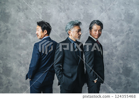 一群中年男性商人 一群中年男性商人 124355468