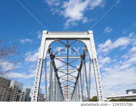 Tennozu Fureai Bridge shining against the blue sky 124355786