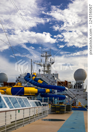 Cruise ship 124356067